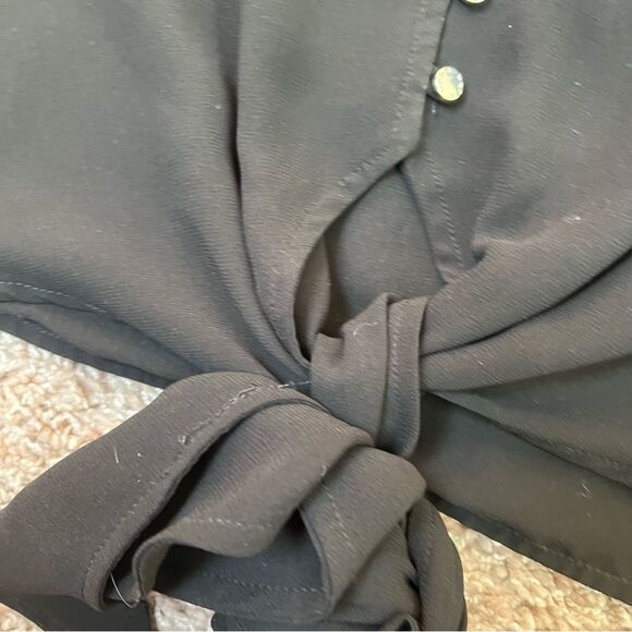 Bebe Flutter Sleeve Blouse - Picture 4 of 10